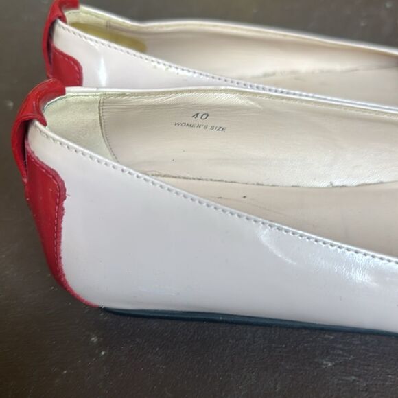 Tod’s Red Patent Cap Toe Beige Leather Flats, Size 10 - Picture 5 of 6
